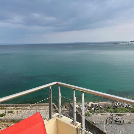 Appartement Cosy Les Pieds Dans L'Eau, Vue Mer Exceptionnelle โครซง ภายนอก รูปภาพ